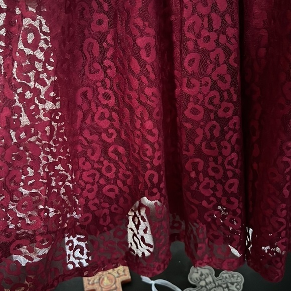THREE HEARTS Solid Burgundy Sleeveless Lace Dress w/Flare Skirt, Sz Large, GUC. - Picture 6 of 8